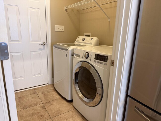 Building Photo - 301 Macarthur Dr