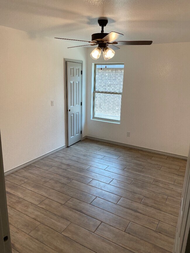 Building Photo - 2420 Duntov Dr