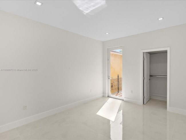 Building Photo - 21227 NE 31st Pl