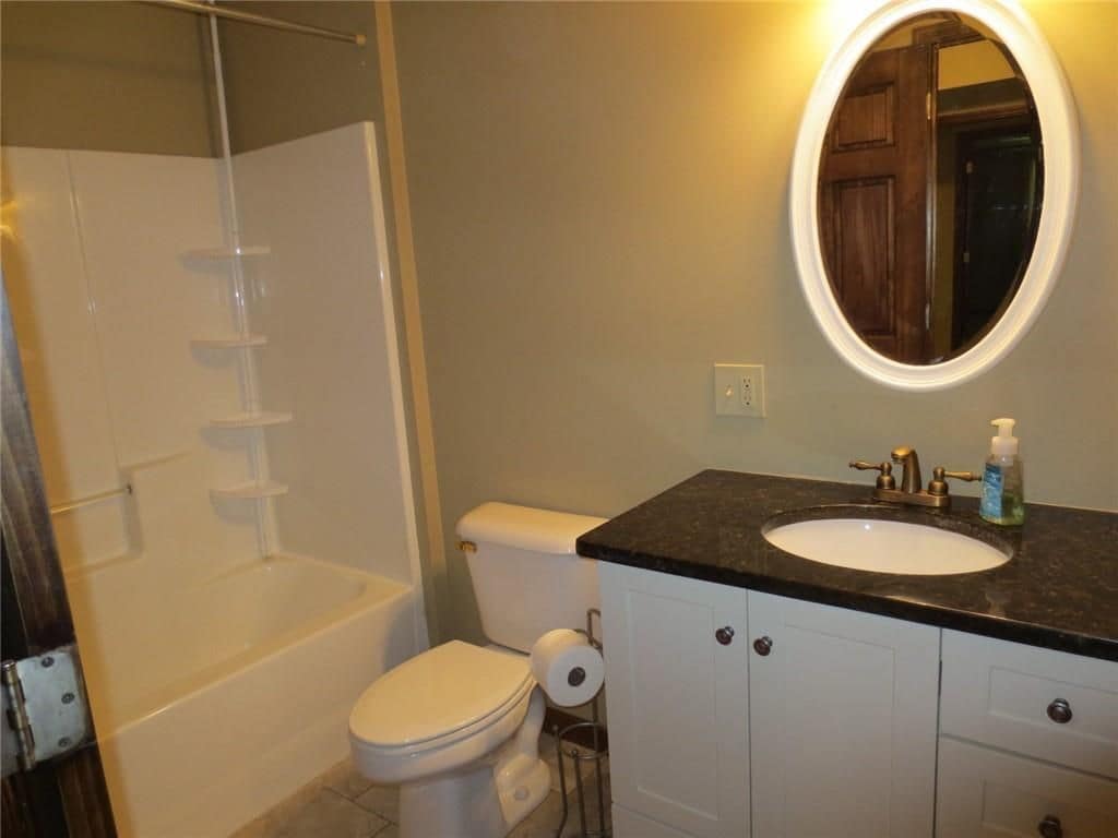 Building Photo - 220 Lantern Ridge Ct