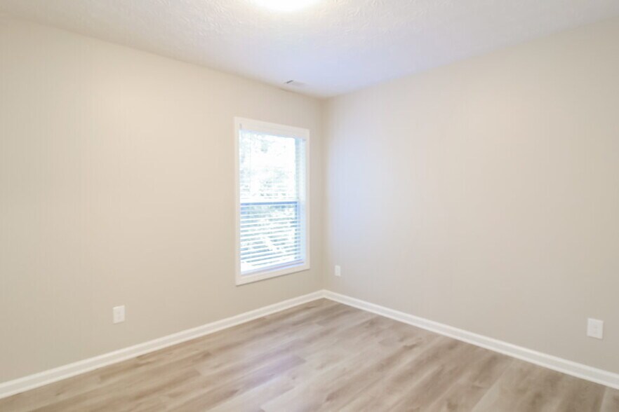 Building Photo - 445 Laurelton Cir