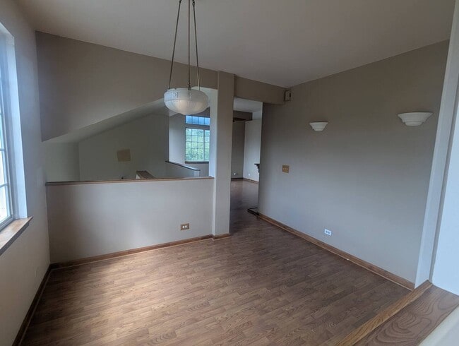 Building Photo - 432 E Thornhill Ln