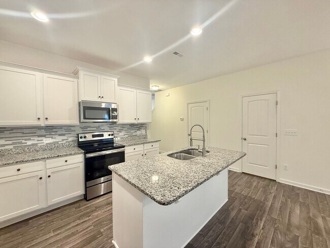 Building Photo - 117 Hill Shore Ln