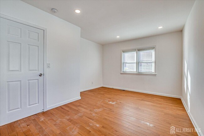 Building Photo - 385 Pierson Ave