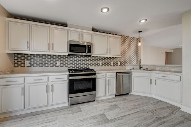 Building Photo - Stunning Southern Highlands Two Story