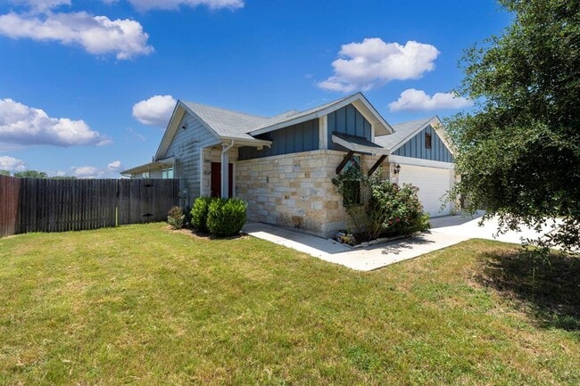 Building Photo - 205 Four Star Dr