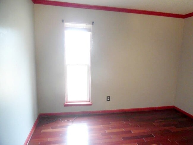 Building Photo - Great Curb Appeal, Location, and Price!