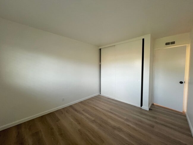 Building Photo - Spacious 4-bedroom, 2.5-bath Home Fountain Valley