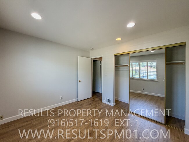 Building Photo - 6936 Brookcrest Way