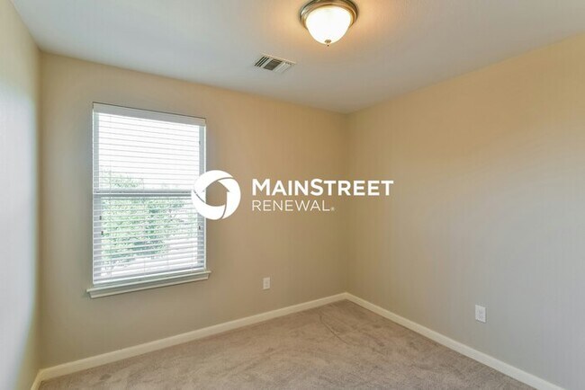 Building Photo - 3 Bedroom Pet-Friendly Home in San Antonio, TX with Main Street Renewal