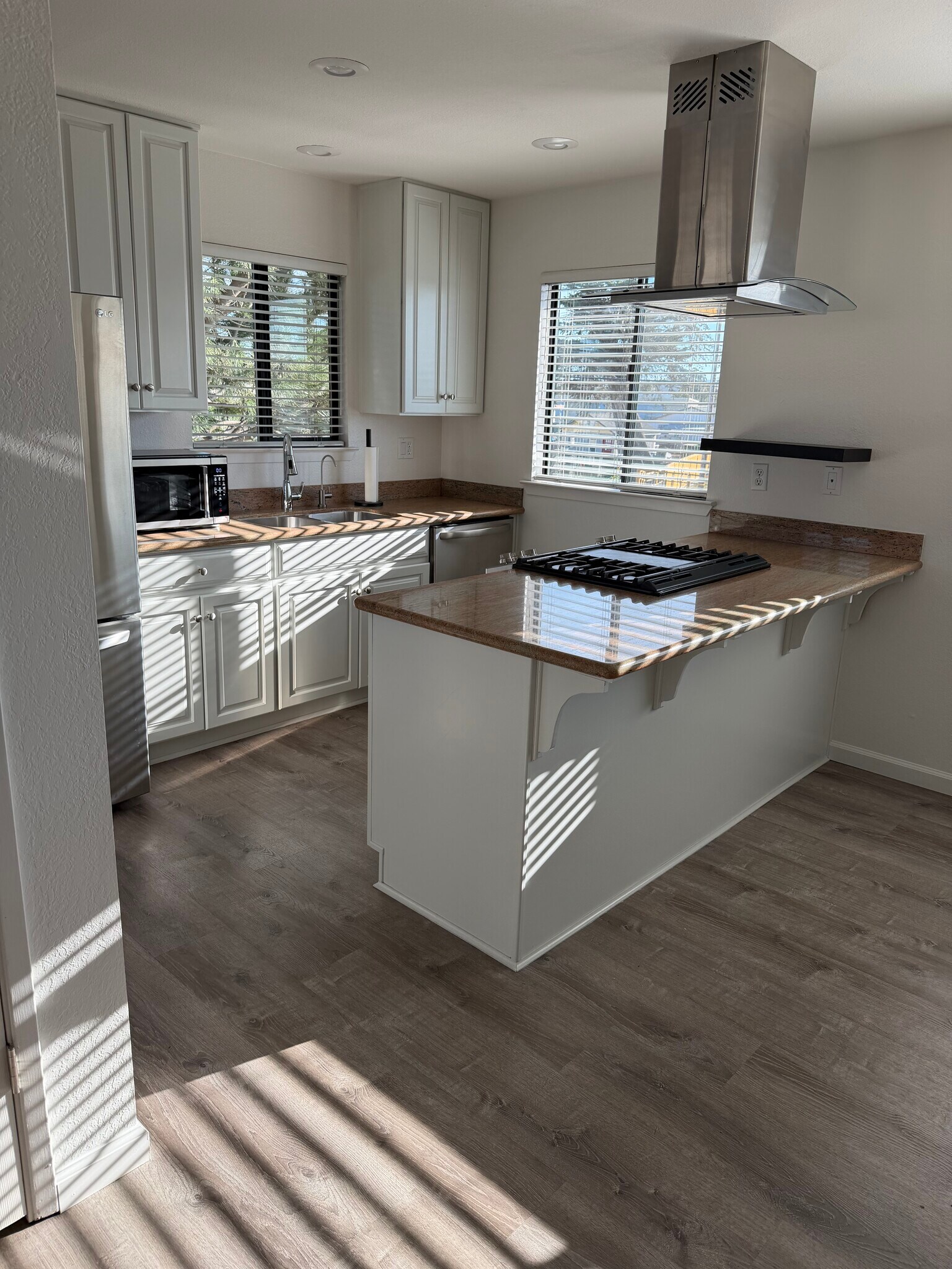 Building Photo - 1084 Baden Ave