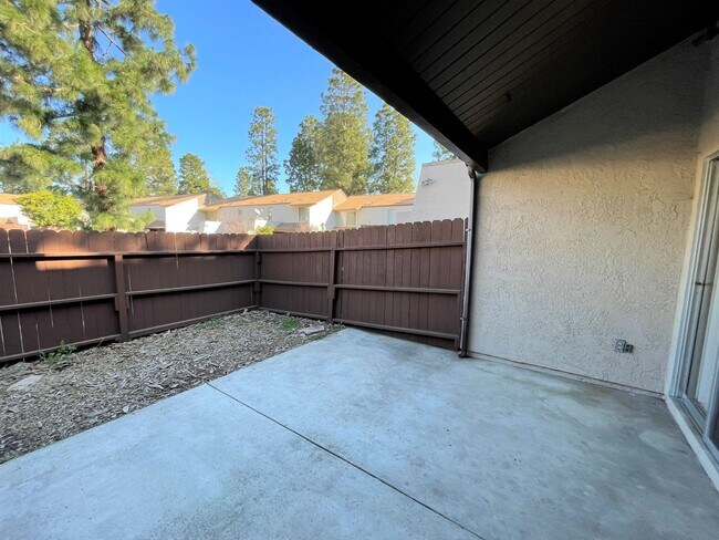 Building Photo - Todd Ranch Townhome- Enjoy The Community Pool!