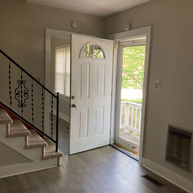 Building Photo - 2801 Faircourt St