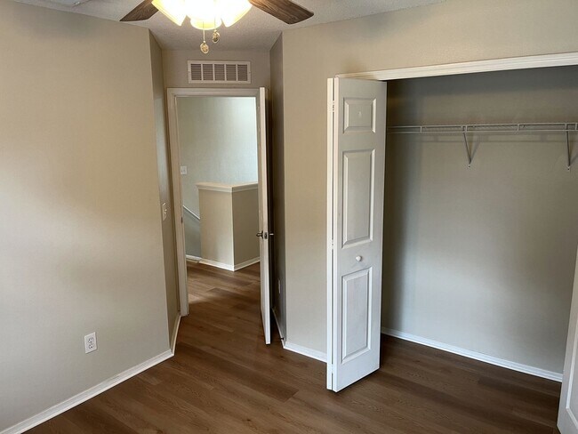 Building Photo - Single family home with lawncare included