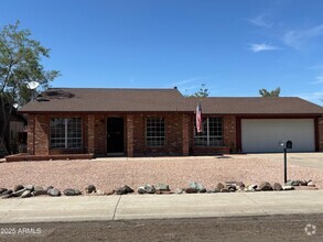 Building Photo - 420 W Sequoia Dr