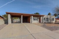Building Photo - 2328 W Las Lomitas
