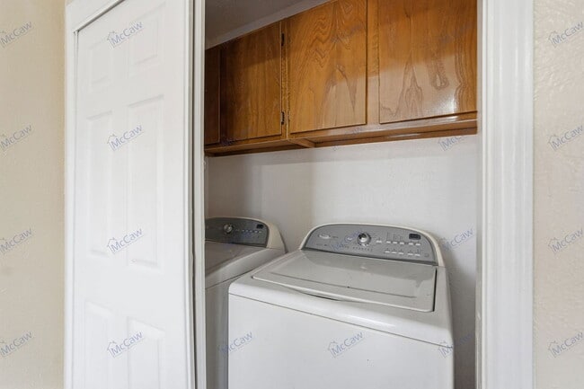 Building Photo - 9520 Royal Ln