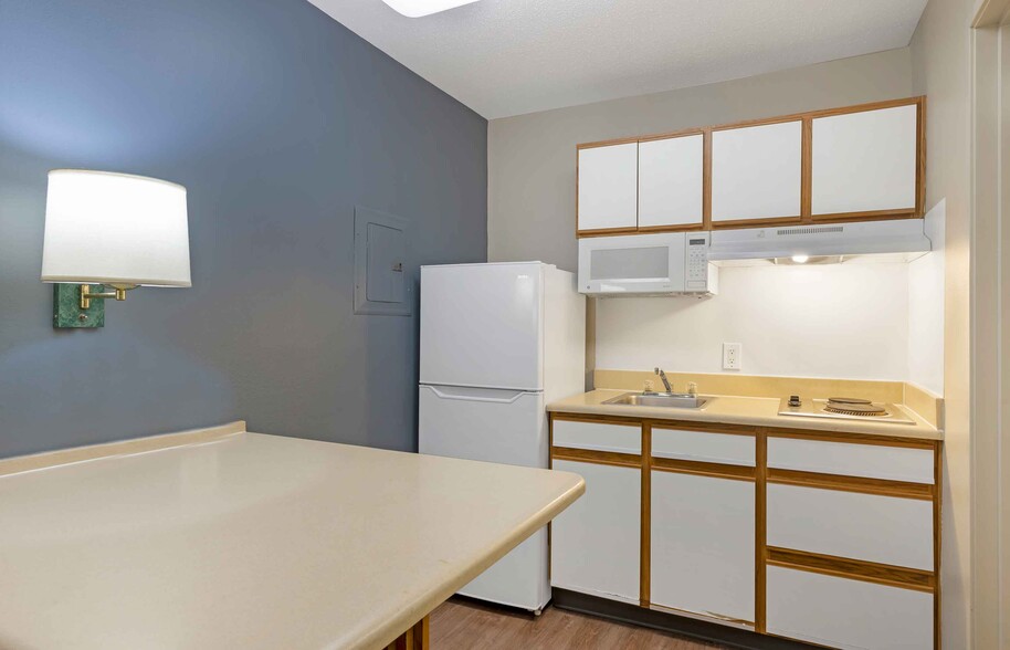 Building Photo - Furnished Studio-Richmond - West End - I-64