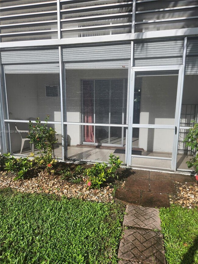 Building Photo - 326 Durham Cir