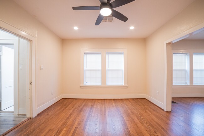 Building Photo - 1922 Wentworth St