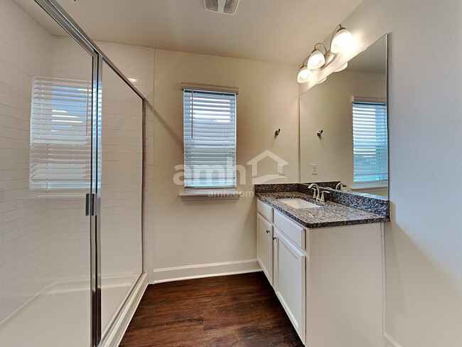 Building Photo - 1067 Tan Tara Trl