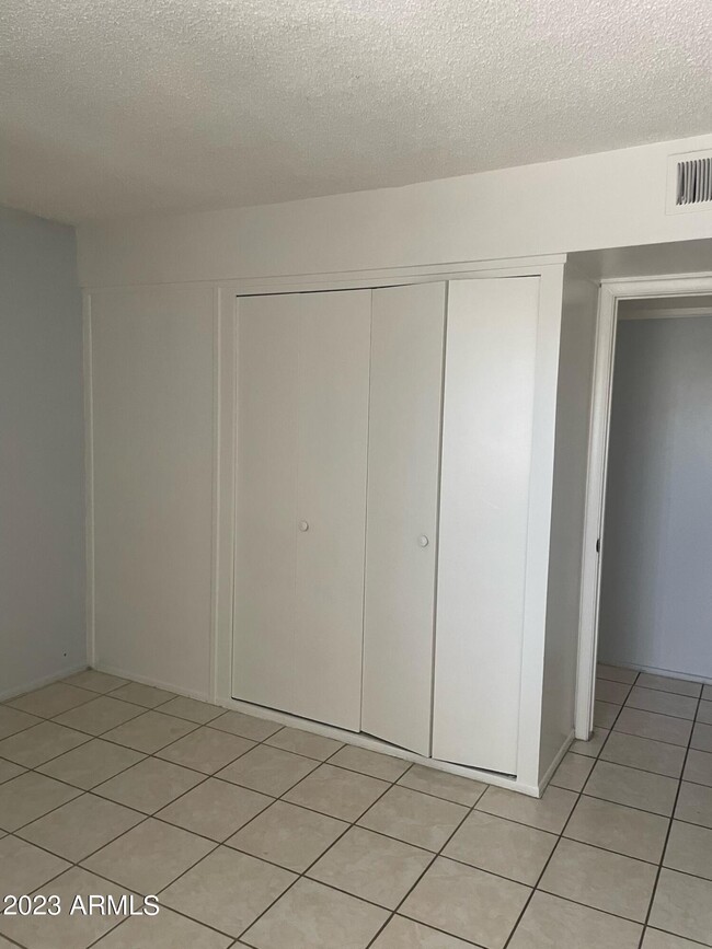 Building Photo - 5429 W Glenrosa Ave