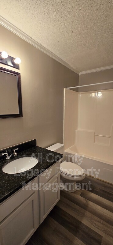 Building Photo - 4675 Lois Dr