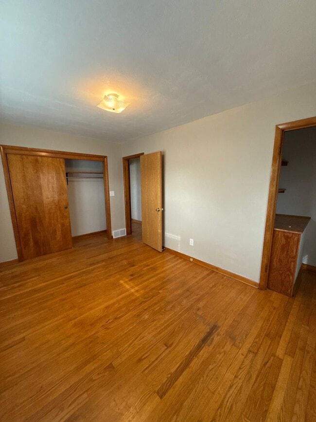 Building Photo - Charming 3 bedroom