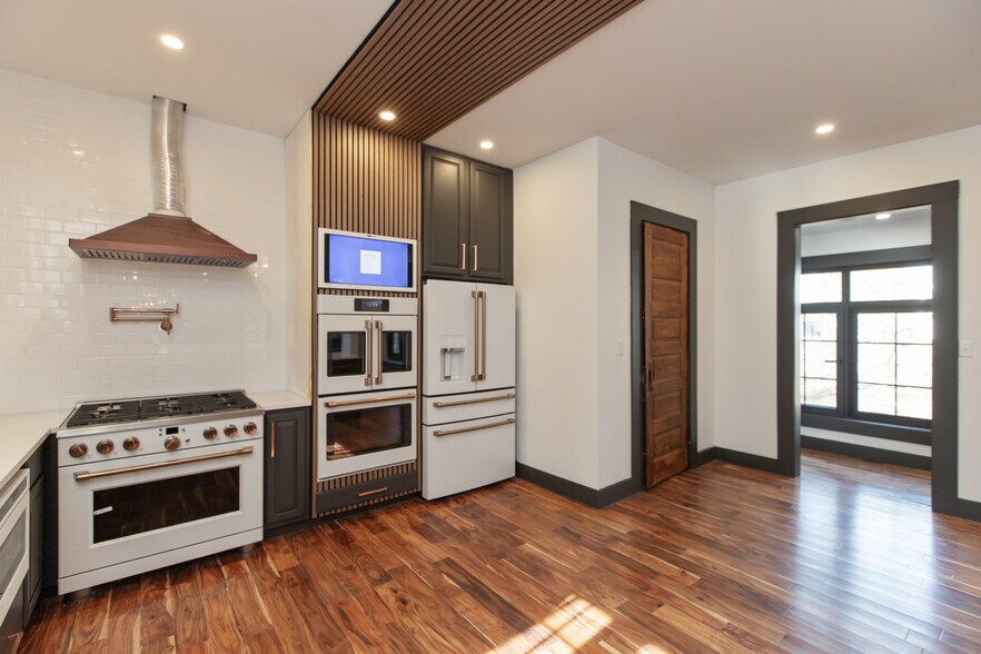 Building Photo - 2828 N Illinois St