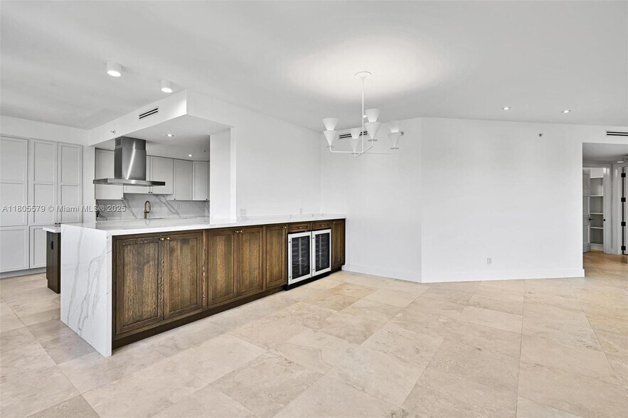Building Photo - 13637 Deering Bay Dr