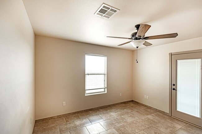 Building Photo - Cute 3 bedroom 2 bath home!