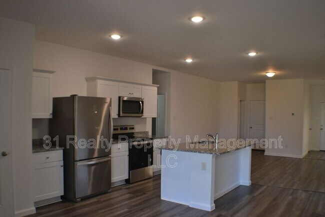 Building Photo - 6417 Bishop Dr
