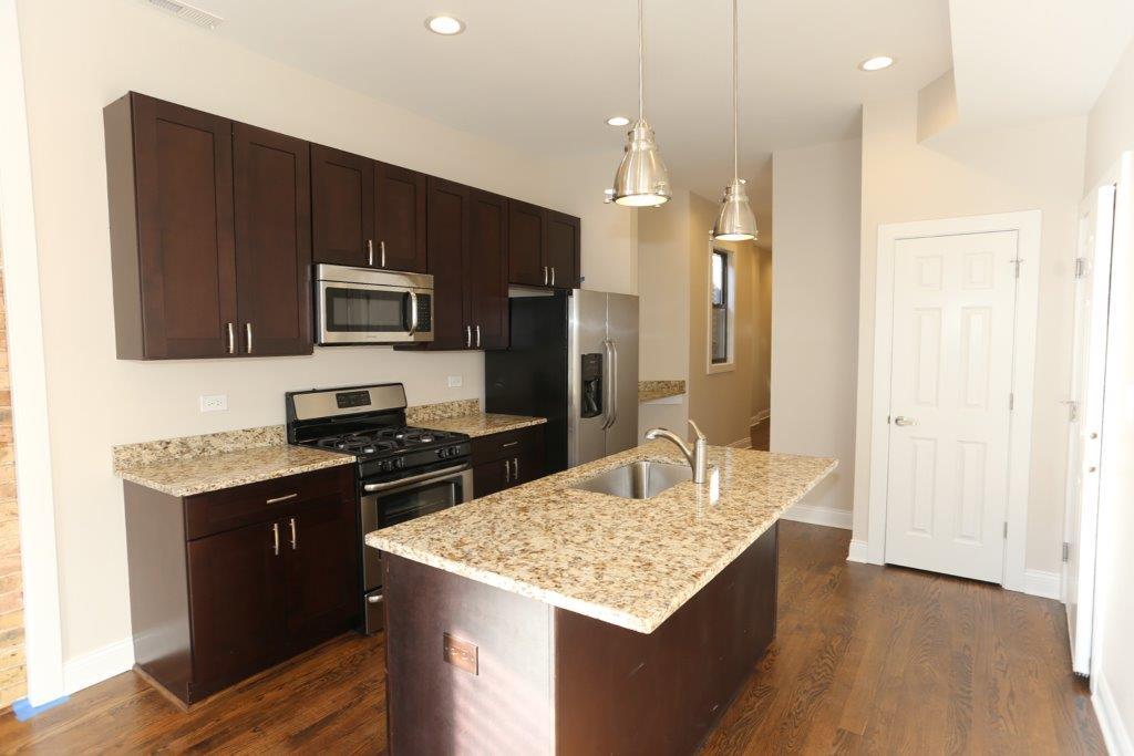 Building Photo - 1218 W Diversey Pkwy