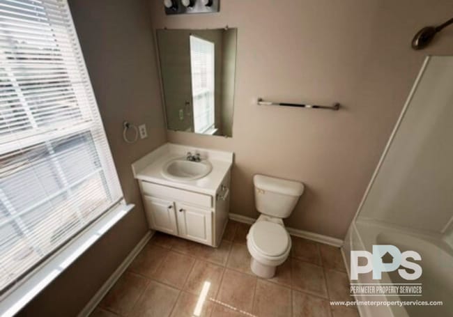 Building Photo - 6764 Blackstone Pl