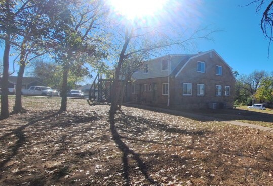 Building Photo - 1100 7th St