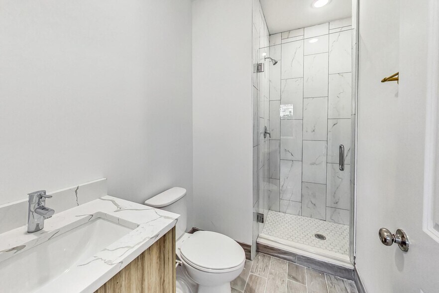 Building Photo - 6135 S Kimbark Ave