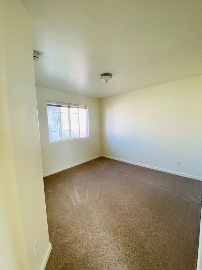 Building Photo - Westlake Winner... Walk to Parks & Schools 3 Bedroom 2.5 Baths