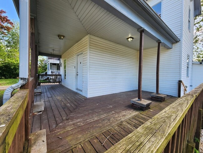 Building Photo - Spacious 3-Bedroom, 2-Bathroom Home AVAILA...