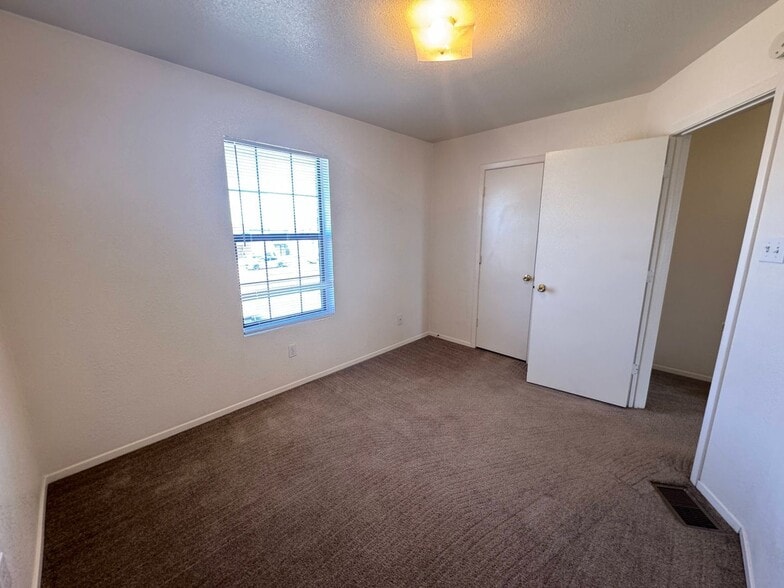 Building Photo - 1104 Leslie Cir