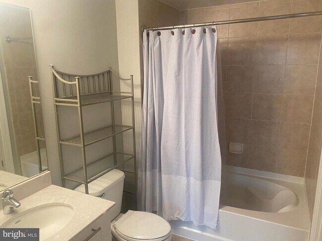 Building Photo - 5750 Bou Ave