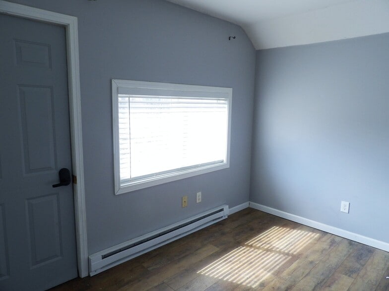 Building Photo - 921 W 36th St