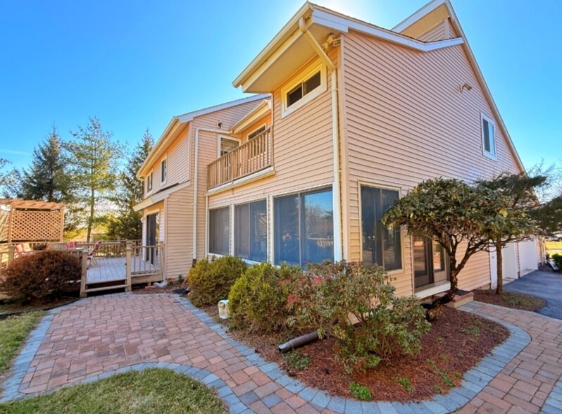 Building Photo - 592 Cabot Hill Rd