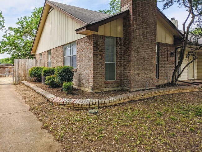 Building Photo - Cute 1 story duplex in Euless in CGISD