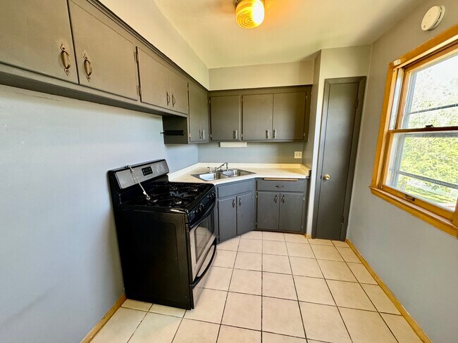Kitchen - 3339 S 60th St