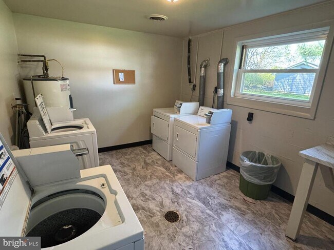 Building Photo - 3876 Shadywood Dr