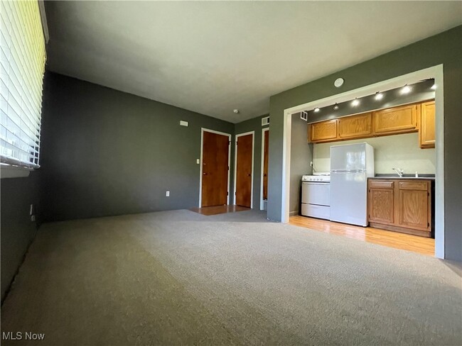 Building Photo - 1379 Barlow Rd