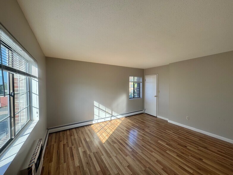 Building Photo - 474 Broadway