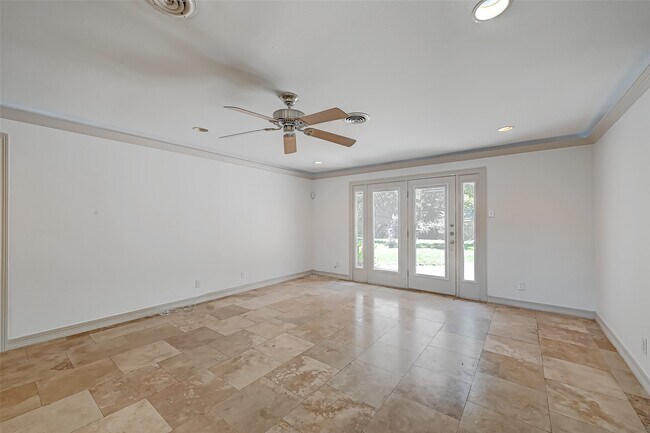 Building Photo - 5611 Briarbend Dr