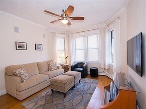 Building Photo - 451 Park Dr