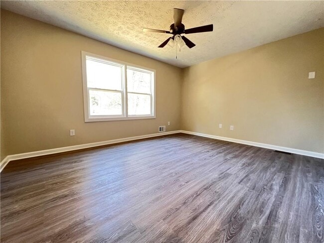 Building Photo - 550 Oglesby Bridge Rd SE